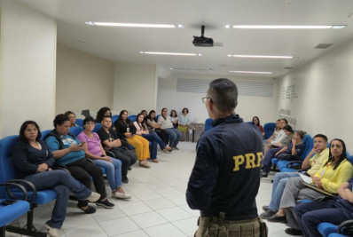 PRF promove evento sobre segurança no trânsito em hospital de Três Rios