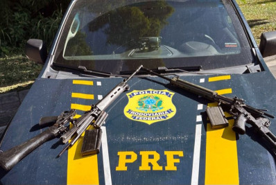 PRF apreende dois fuzis na BR-040, em Petrópolis