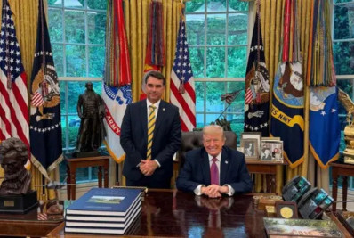 Pergunta sobre prisão de Bolsonaro e elogio a Lula; bastidores da reunião de Flávio e Trump