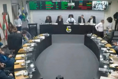 Sob críticas, Câmara de Nova Friburgo aprova auxílio-alimentação para vereadores