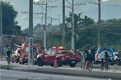 Motociclista morre após atingir poste em Inhoaíba