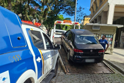 Guarda Civil Municipal reboca carro com 21 multas e licenciamento atrasado desde 2014