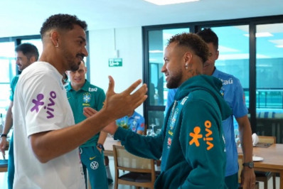 Neymar tem lesão confirmada e pode perder a estreia na Copa do Mundo