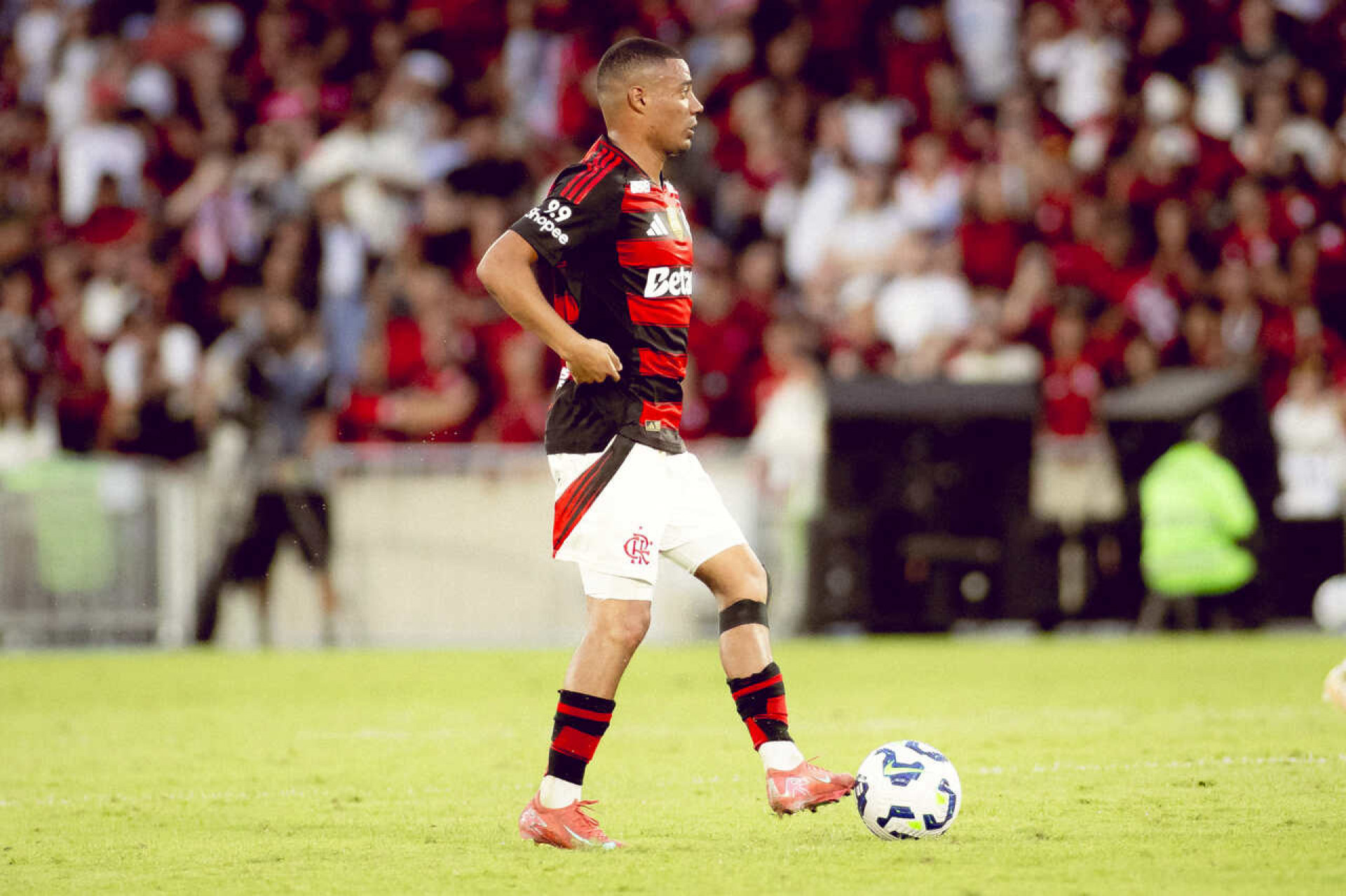 Flamengo libera 10 jogadores para se apresentarem &agrave;s sele&ccedil;&otilde;es antes da Copa