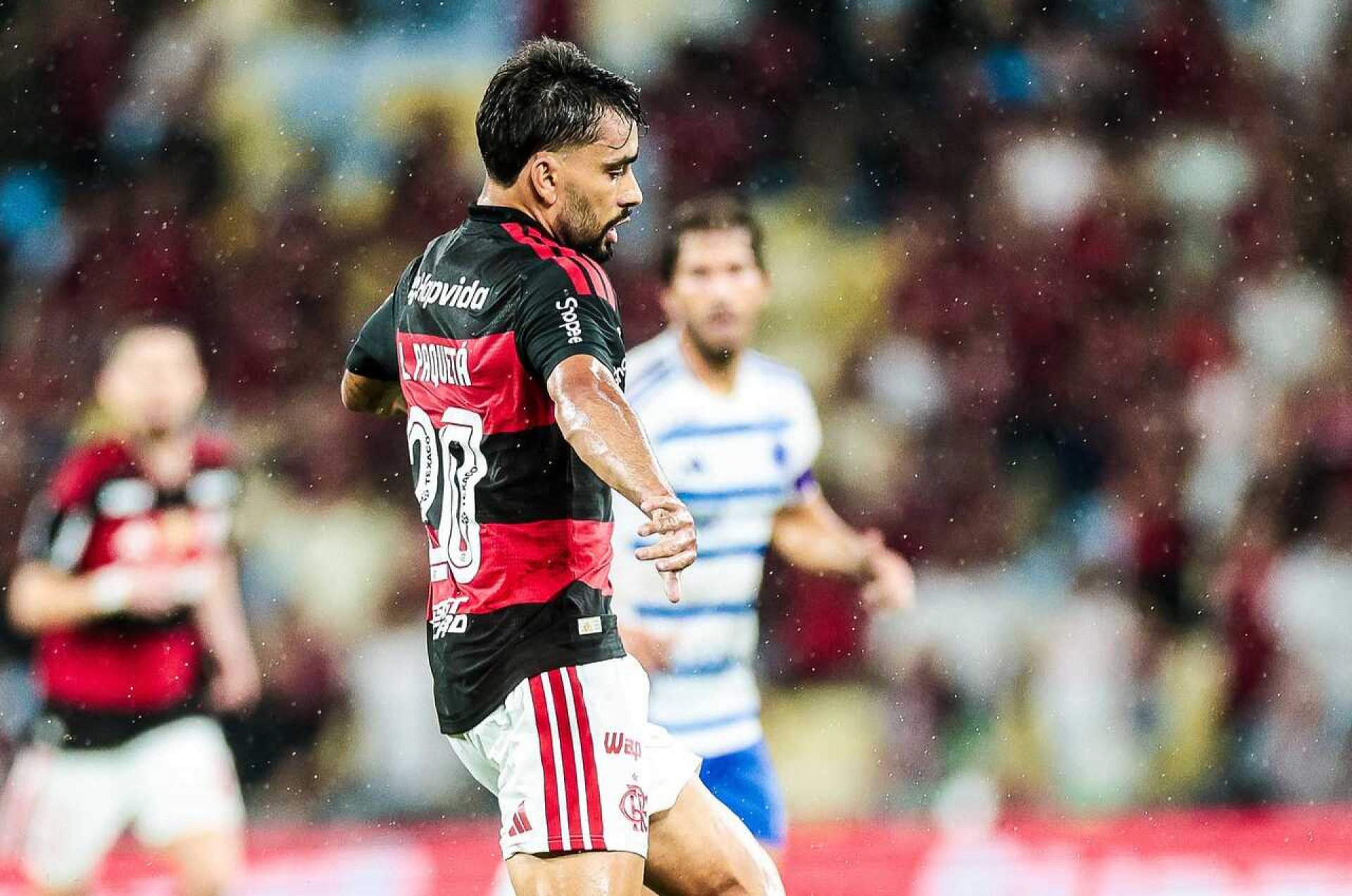 Les&atilde;o de Jorginho acende alerta no Flamengo ap&oacute;s sequ&ecirc;ncia de fraturas no elenco