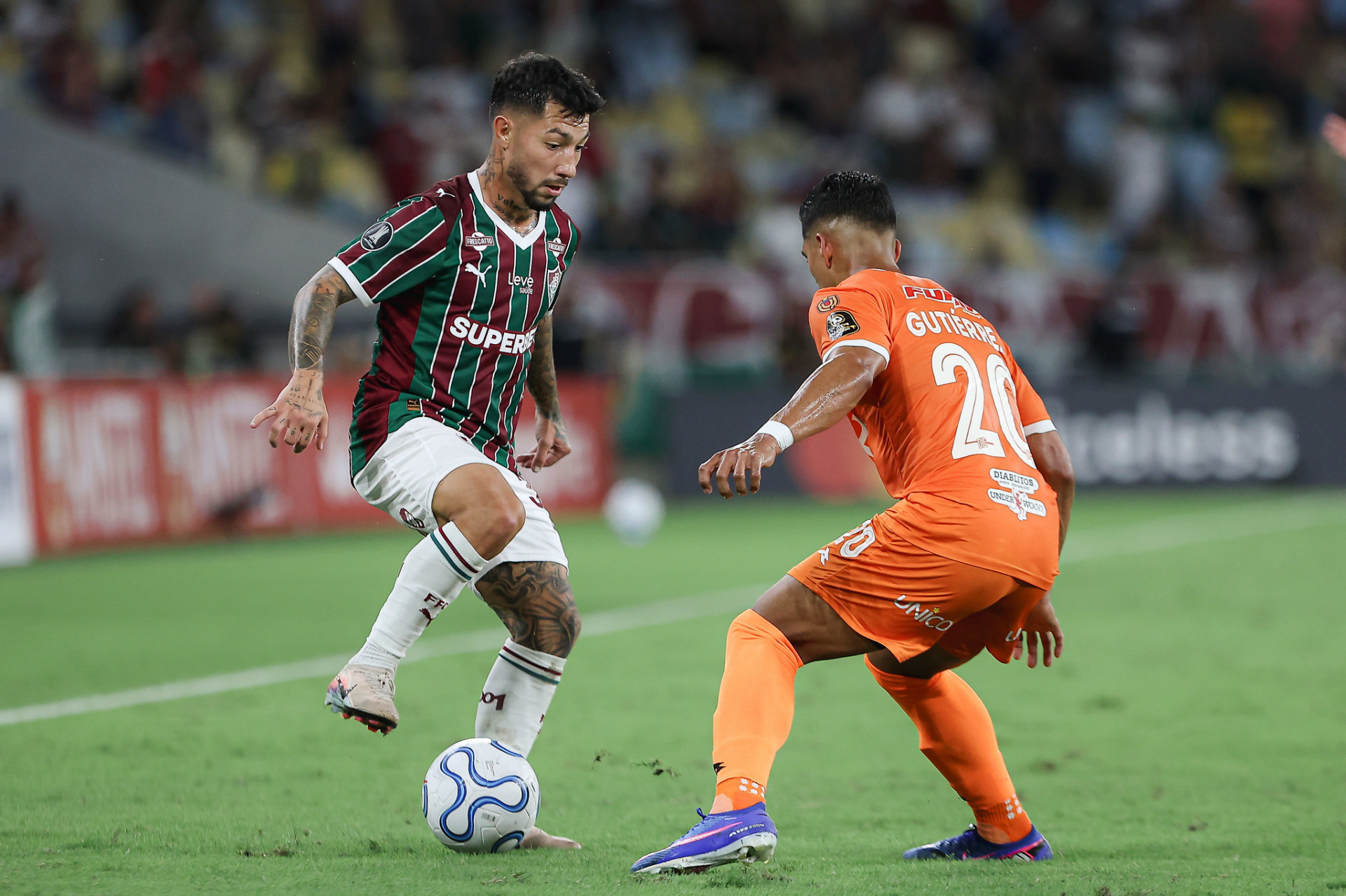 Acosta em ação no jogo entre Fluminense e Deportivo La Guaira - Lucas Merçon / Fluminense FC