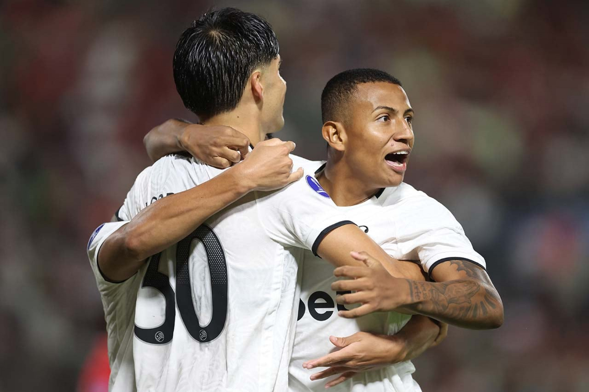 Botafogo vira e fecha fase de grupos da Sula com a melhor campanha