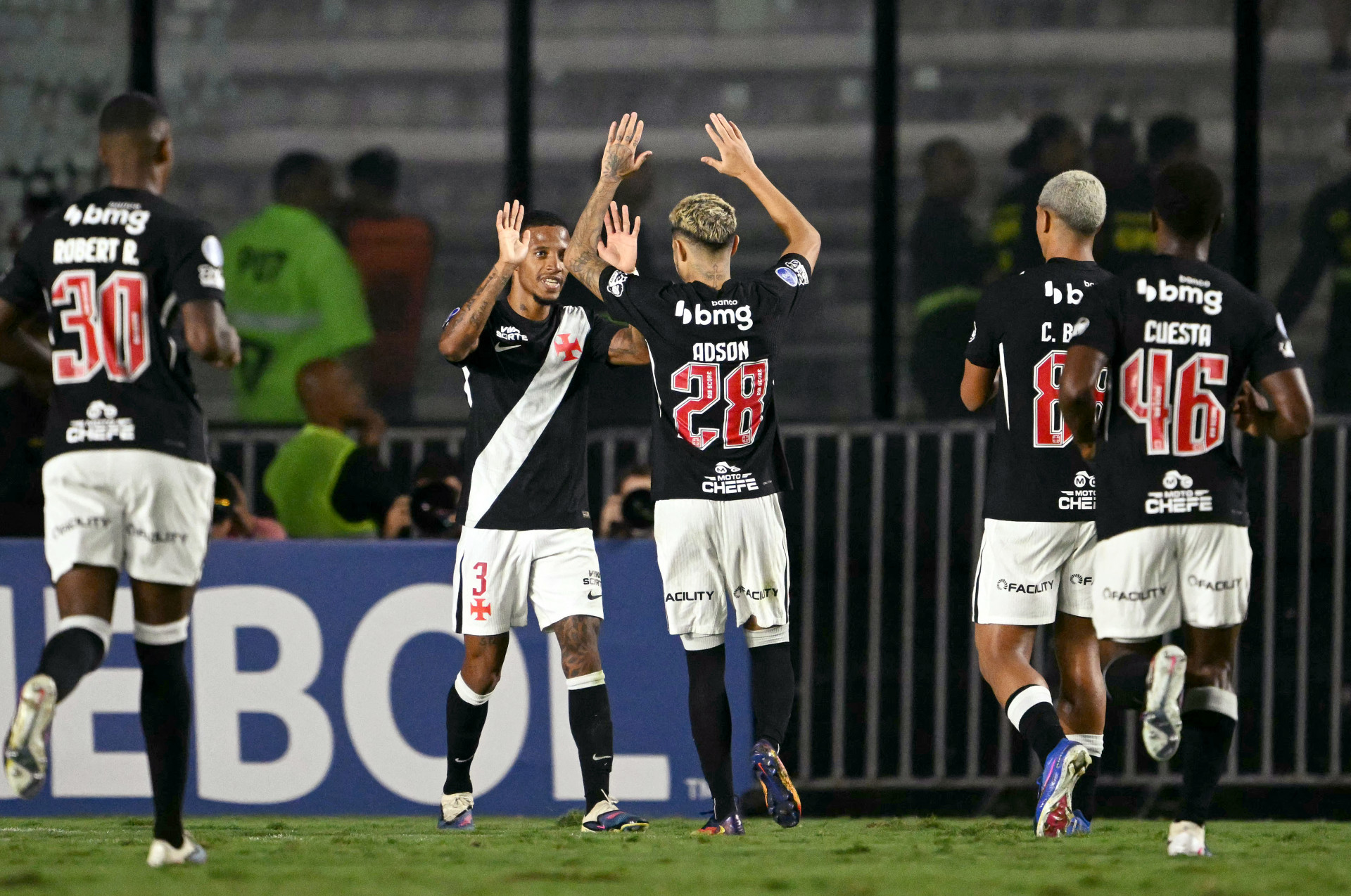 Vasco derrotou o Barracas em São Januário - AFP