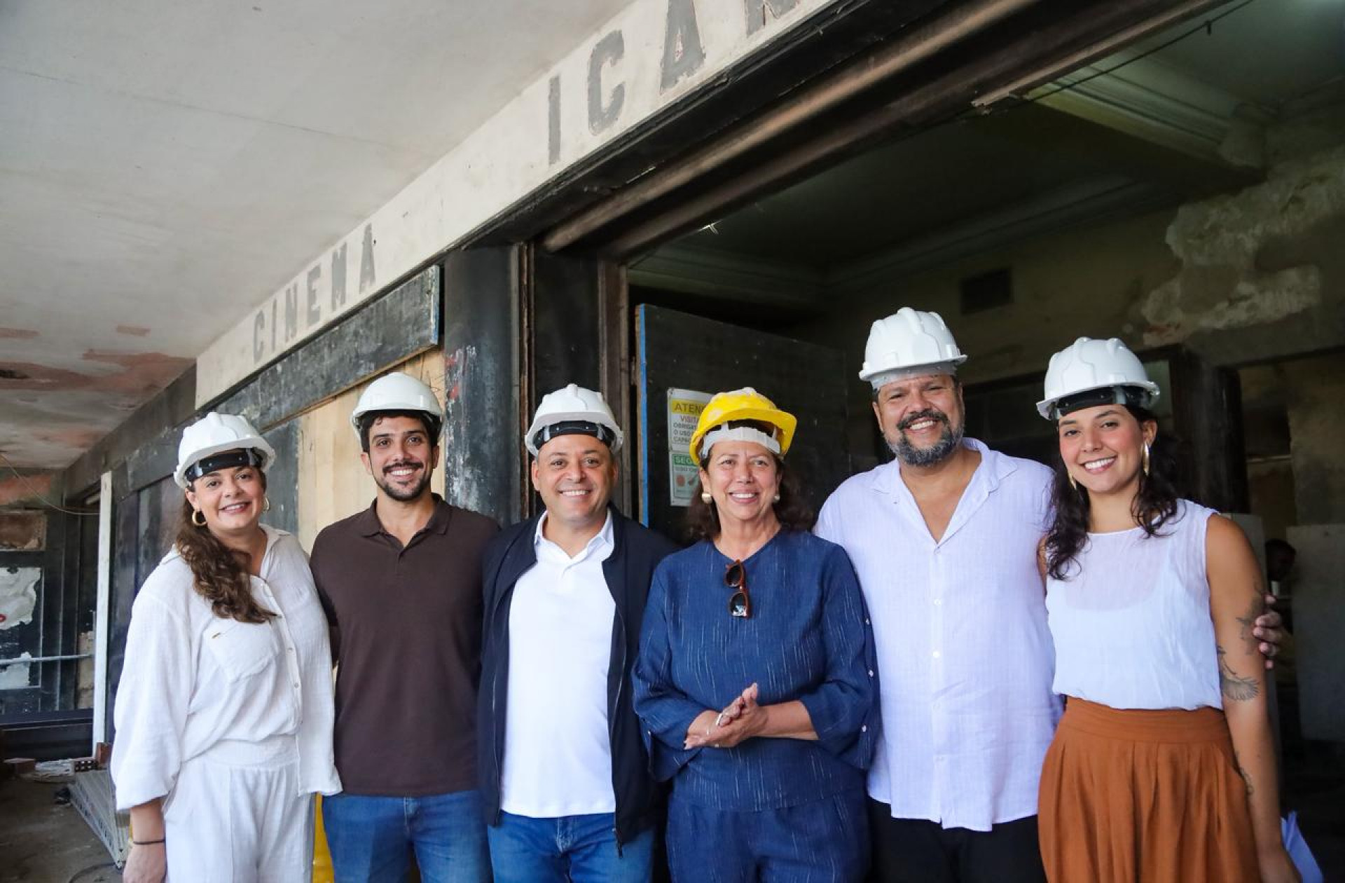 Prefeito Rodrigo Neves vistoria obra de restauração do Cinema Icaraí