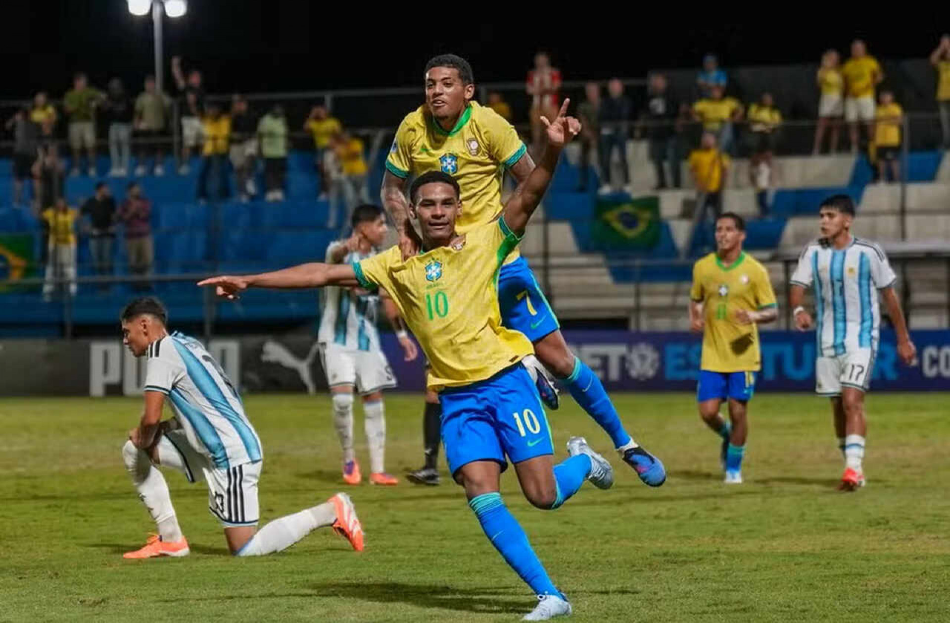 Conmebol suspende atleta do Palmeiras por gesto durante protesto contra racismo