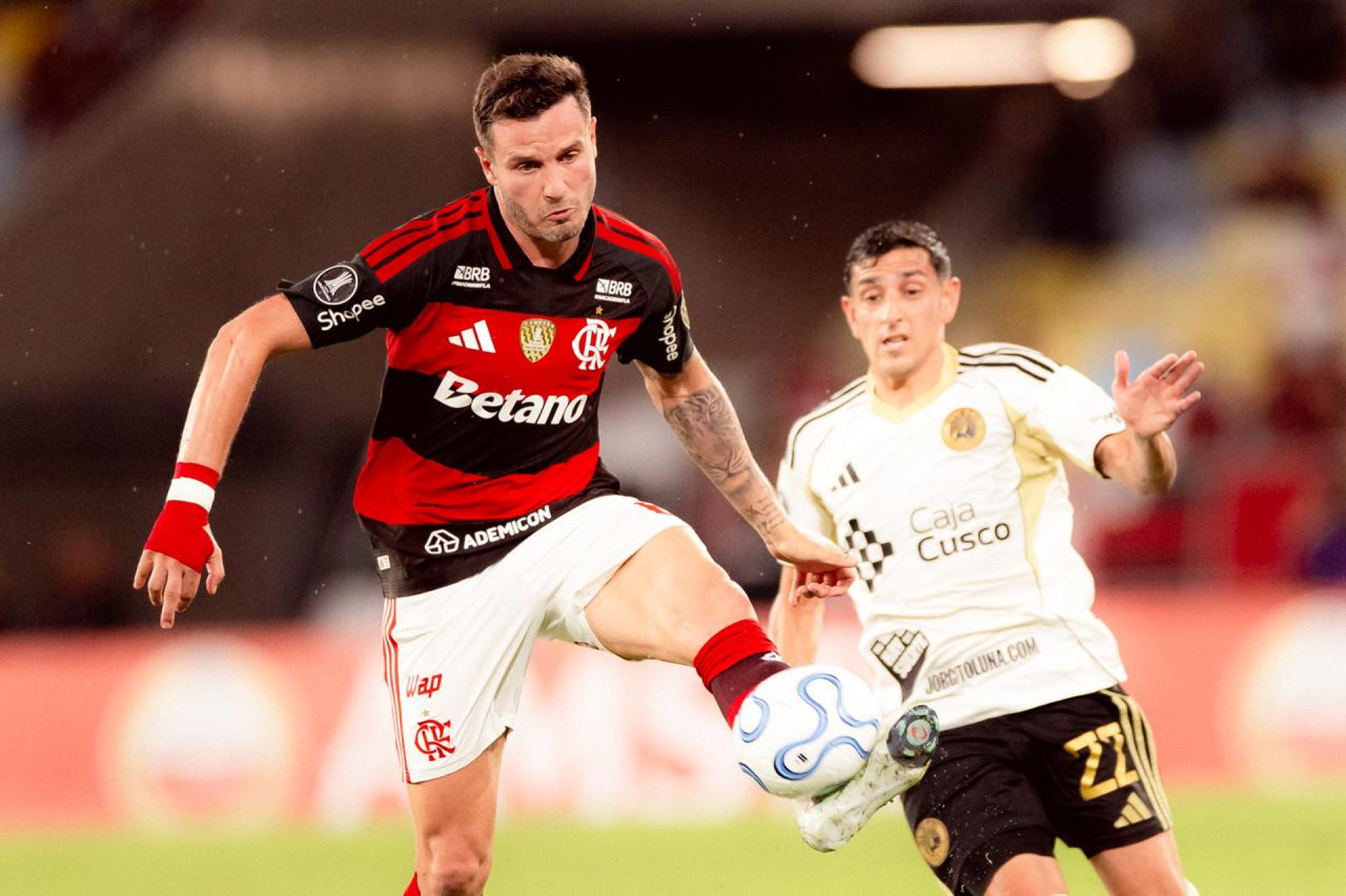 - GILVAN DE SOUZA/FLAMENGO