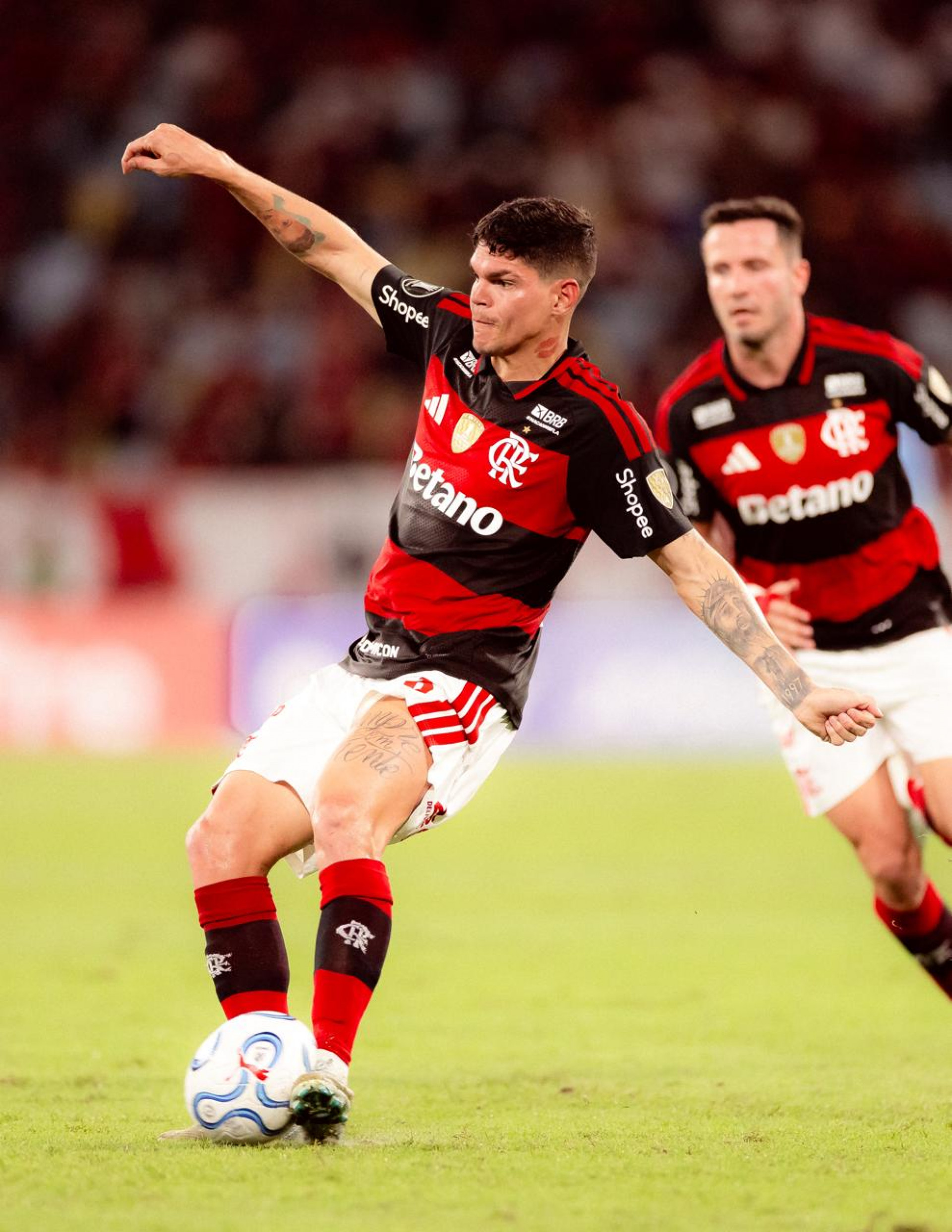 Ayrton Lucas, do Flamengo, no jogo diante do Cusco - Adriano Fontes / Flamengo