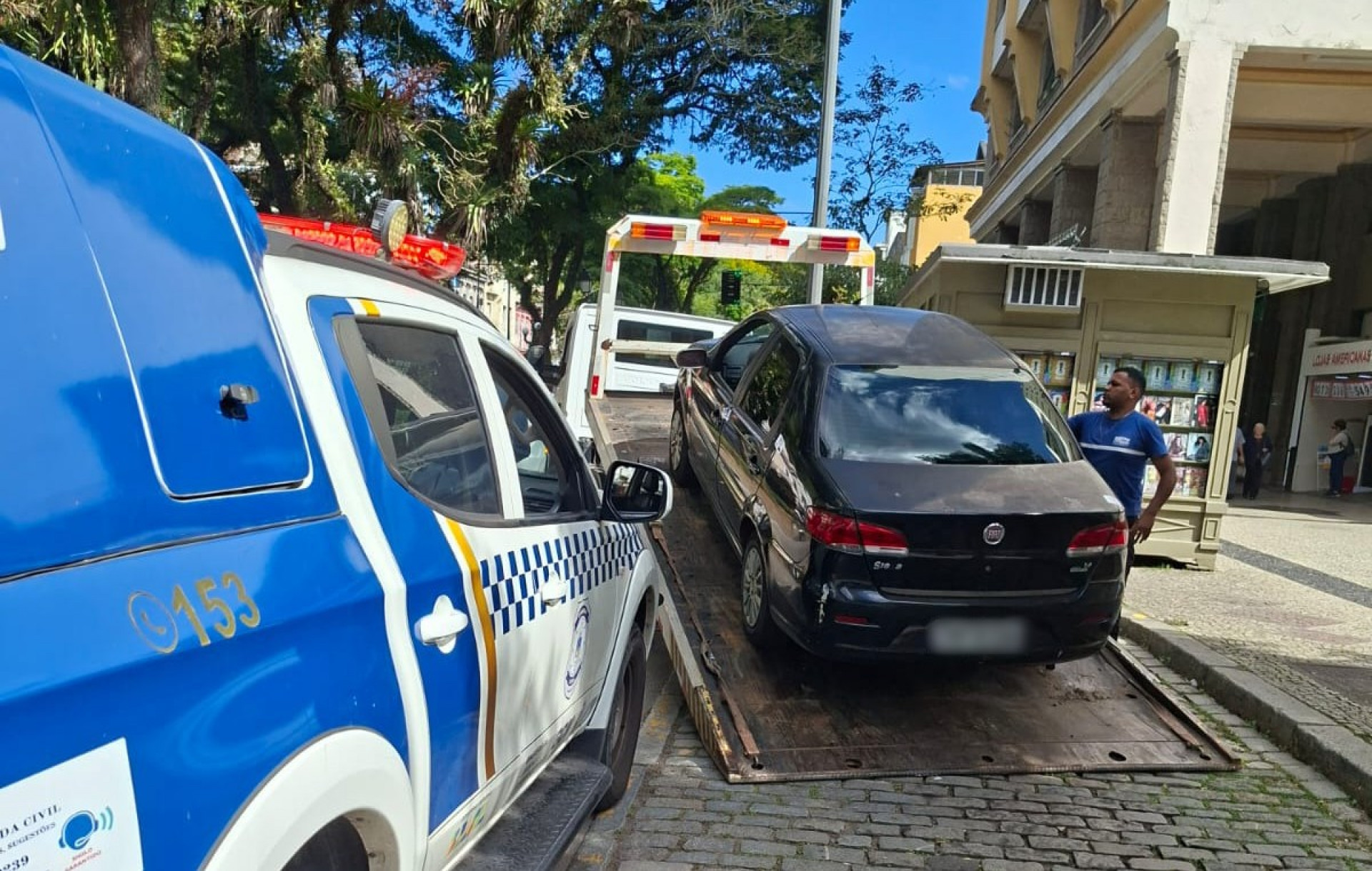 Guarda Civil Municipal reboca carro com 21 multas e licenciamento atrasado desde 2014