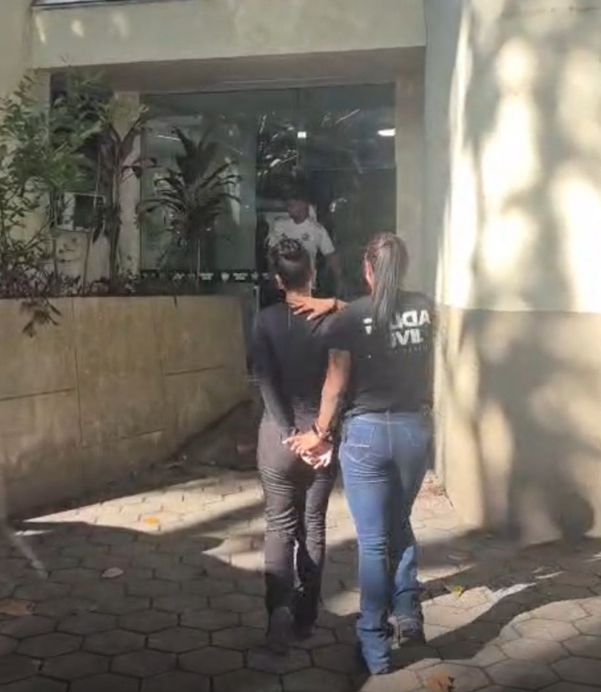 Filha encomenda morte do próprio pai por disputa familiar