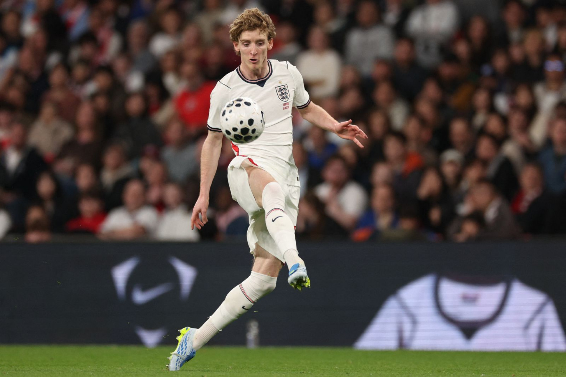 Por quase meio bilhão, Barcelona acerta a contratação de destaque da seleção inglesa