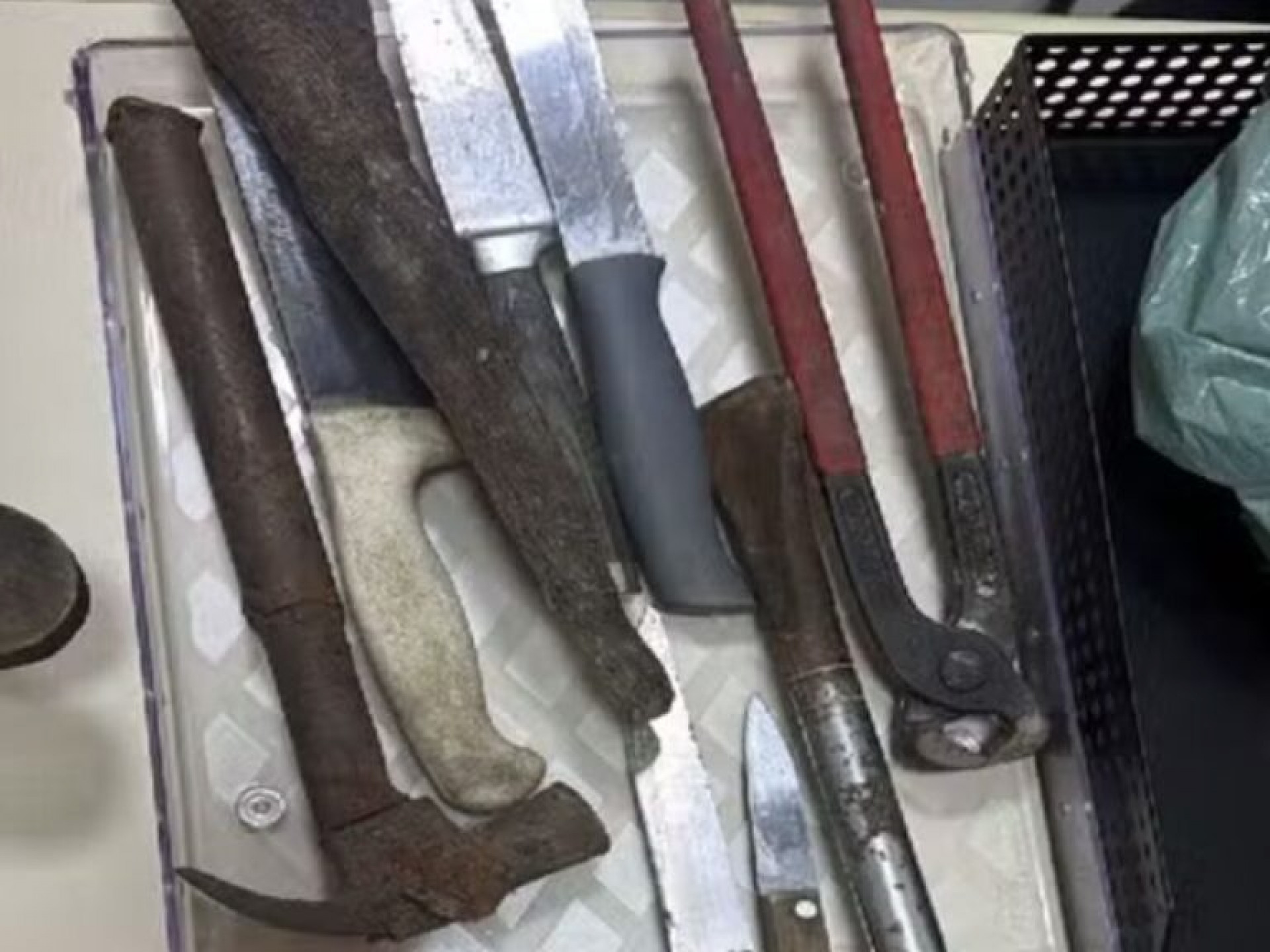 Jovens escapam da morte após polícia desmontar 