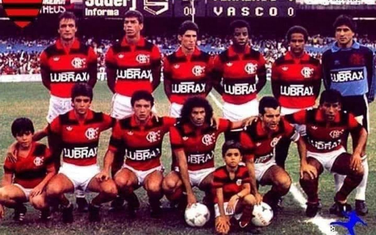 Uma das versões do Flamengo de 1984. Leandro, Mozer, Jorginho, Andrade, Adalberto e Ubaldo Fillol, Bebeto, Elder, Nunes, Tita e Gilmar.