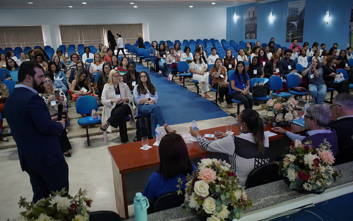 o evento foi realizado no auditório do UGB (Centro Universitário Geraldo Di Biase), no Aterrado