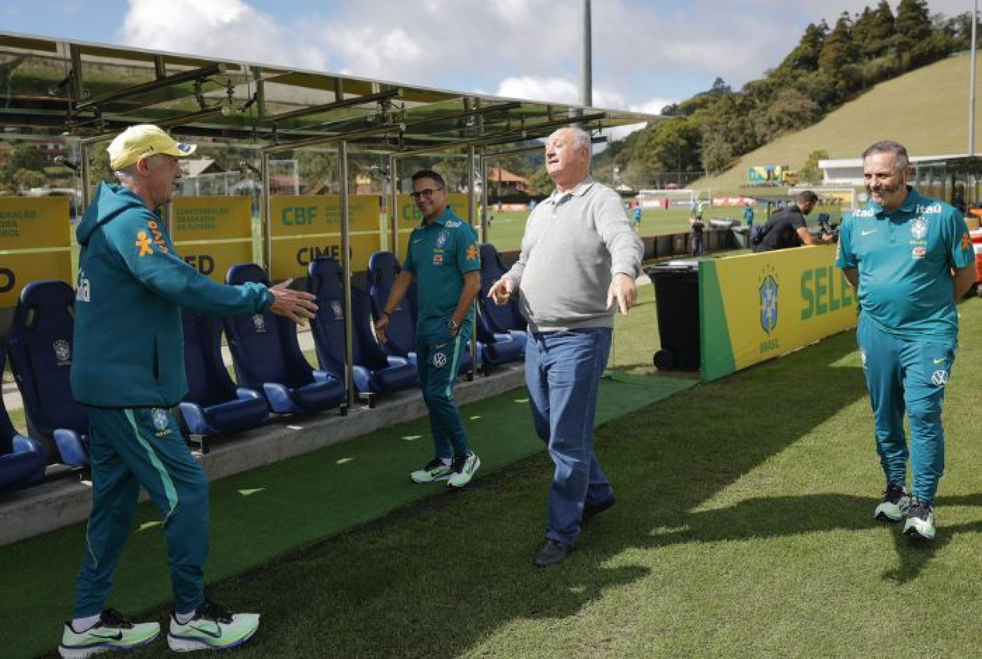 Ancelotti recebe Felipão, técnico do penta, na Granja Comary - Rafael Ribeiro / CBF