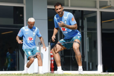 Treino da Seleção na Granja Comary tem retorno de Danilo e presença de Felipão