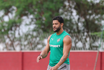 Estreia de Hulk deve ser adiada e ocorrer longe do Maracanã
