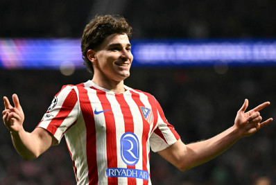 Barcelona esfria interesse por João Pedro e volta a priorizar atacante argentino