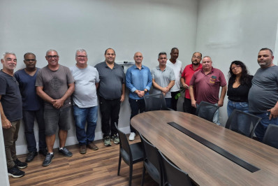 Taxistas apresentam demandas da categoria ao prefeito Jonas Dico