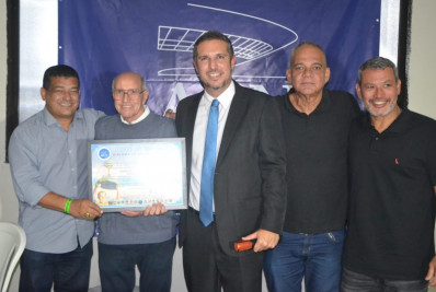 Gerson ganha homenagem de clubes de Niterói às vésperas da Copa