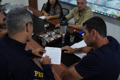 Fabinho Costa firma parceria da PRF para segurança em Iguaba Grande
