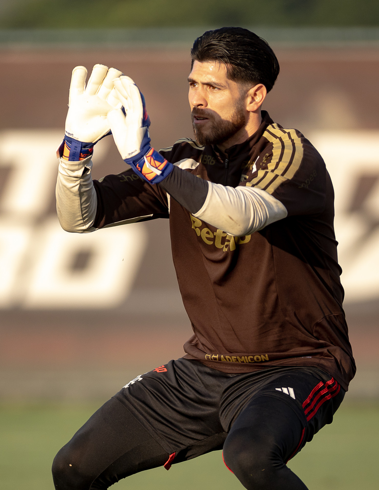 Em má fase no Flamengo, Rossi entra na mira de clube turco