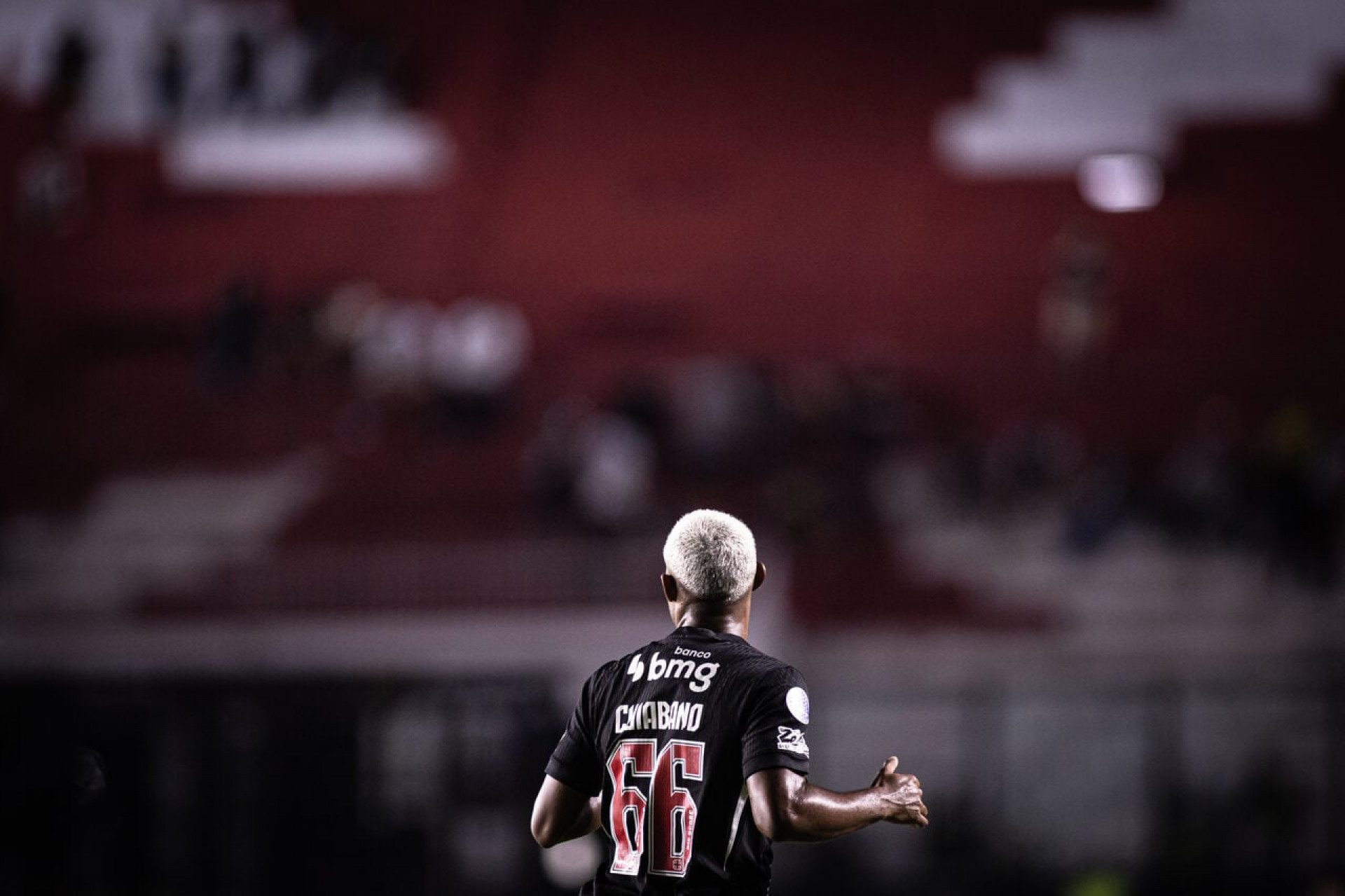 Cuiabano volta &agrave; titularidade no Vasco ap&oacute;s um m&ecirc;s: “Muito feliz”