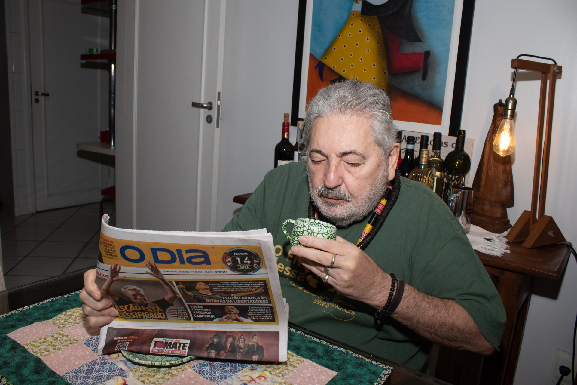 Compositor Moacyr Luz recebeu equipe de O DIA em sua casa, no Flamengo - Erica Martin / Ag&ecirc;ncia O Dia