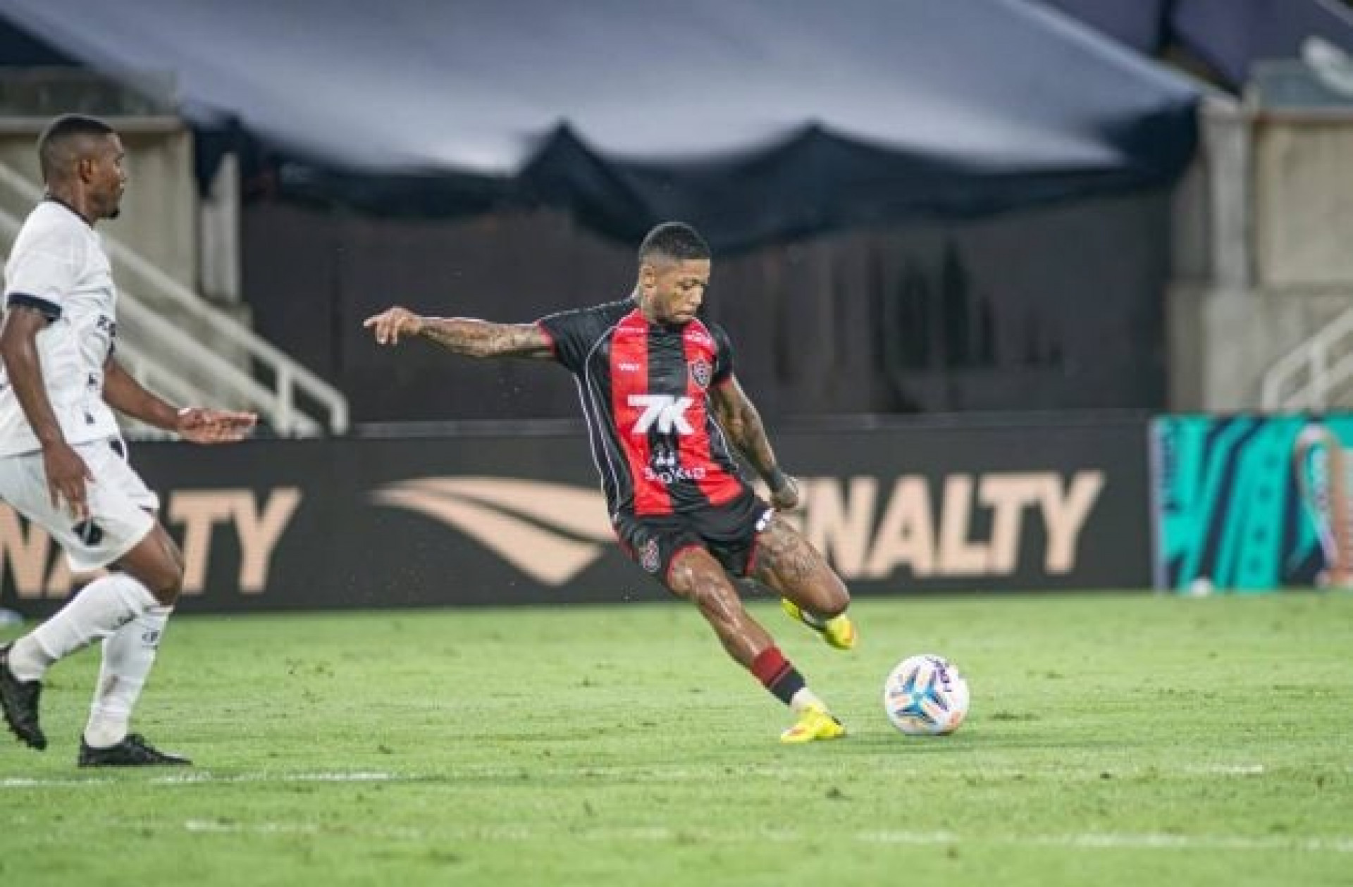 Em joga&ccedil;o, Vit&oacute;ria bate ABC de novo e volta &agrave; final da Copa do Nordeste
