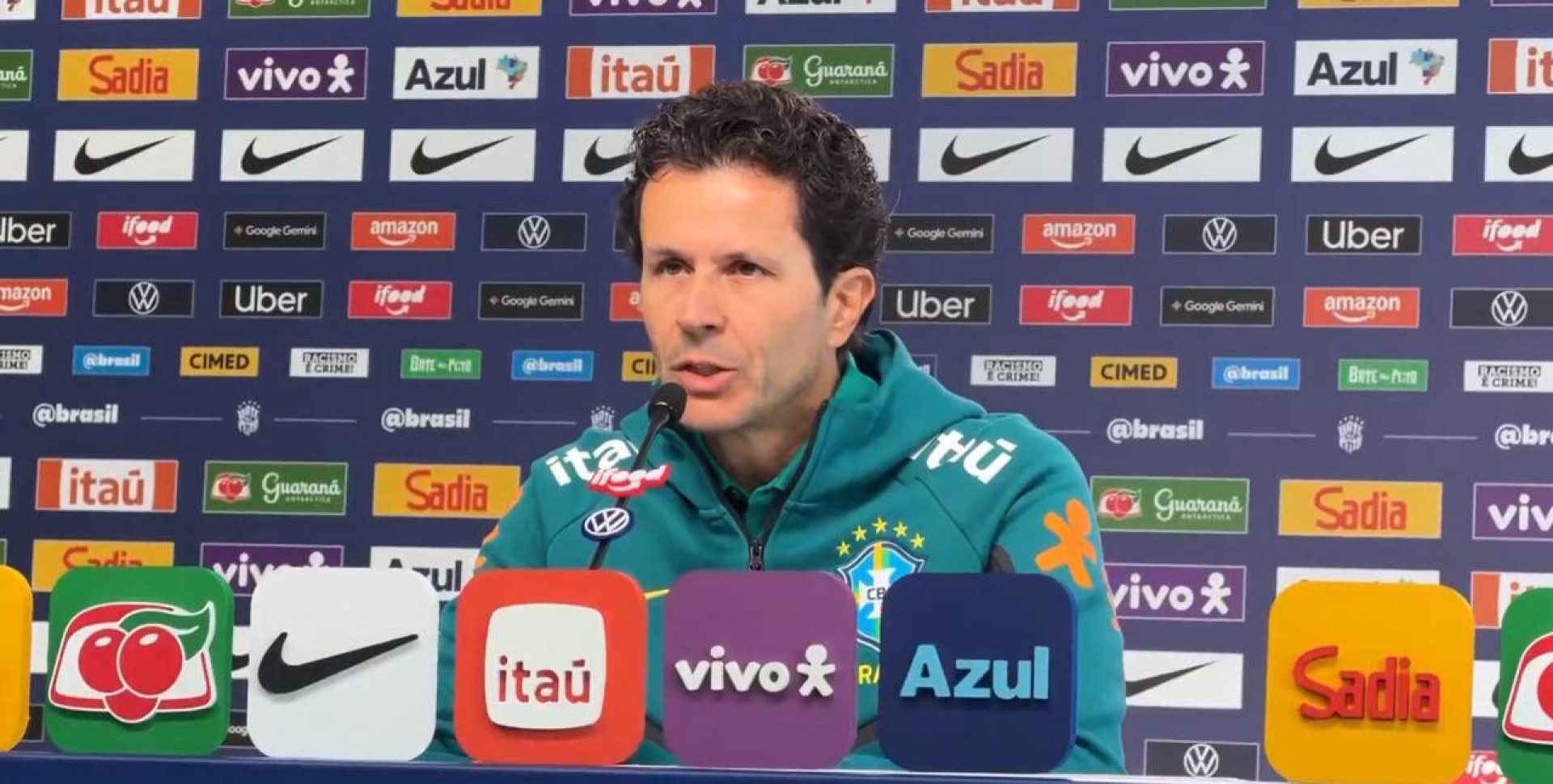 Neymar de duas a tr&ecirc;s semana fora, avisa m&eacute;dico da Sele&ccedil;&atilde;o