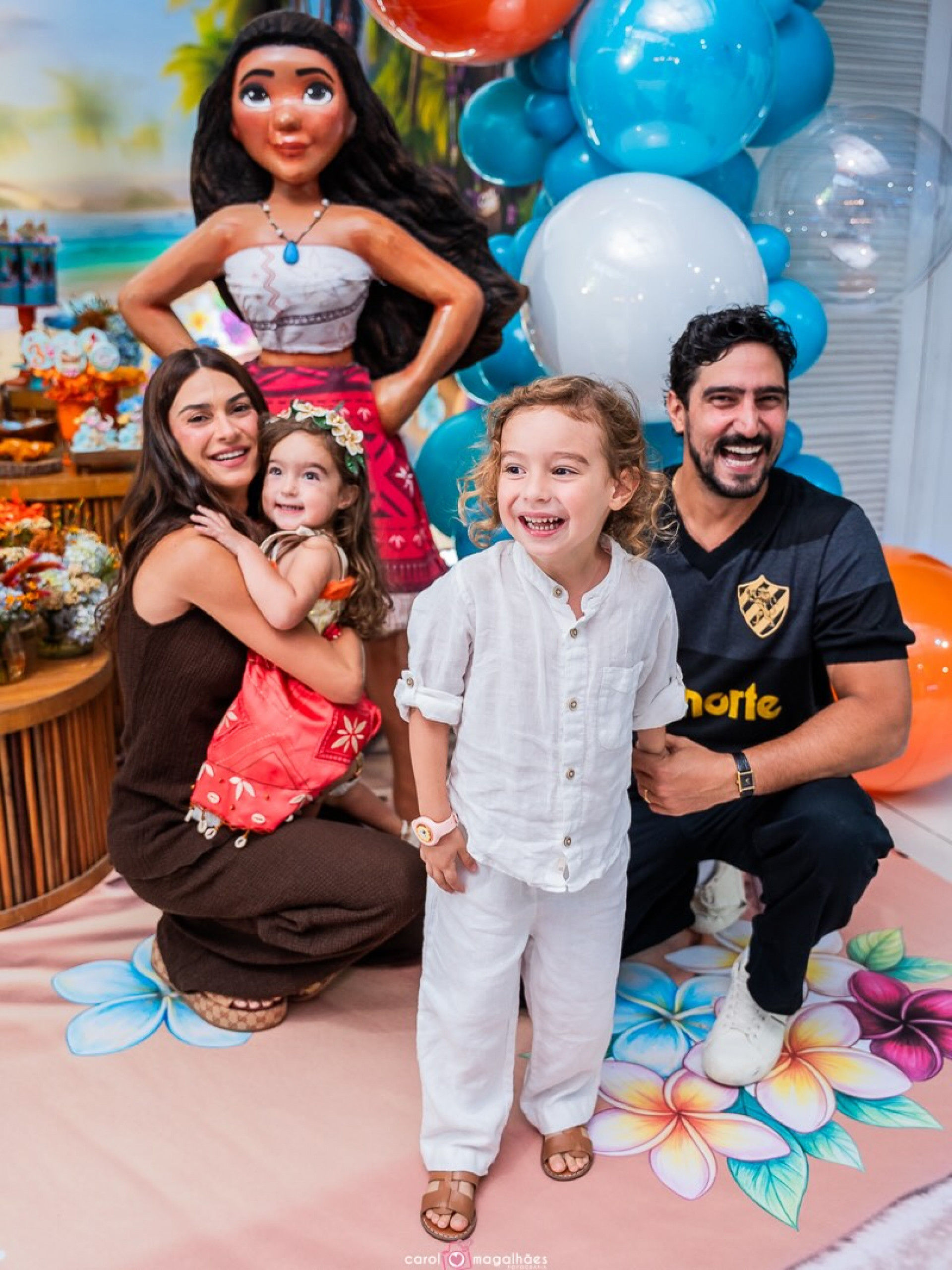Thaila Ayala, Renato Góes e os dois filhos, Tereza e Francisco - Reprodução / Instagram