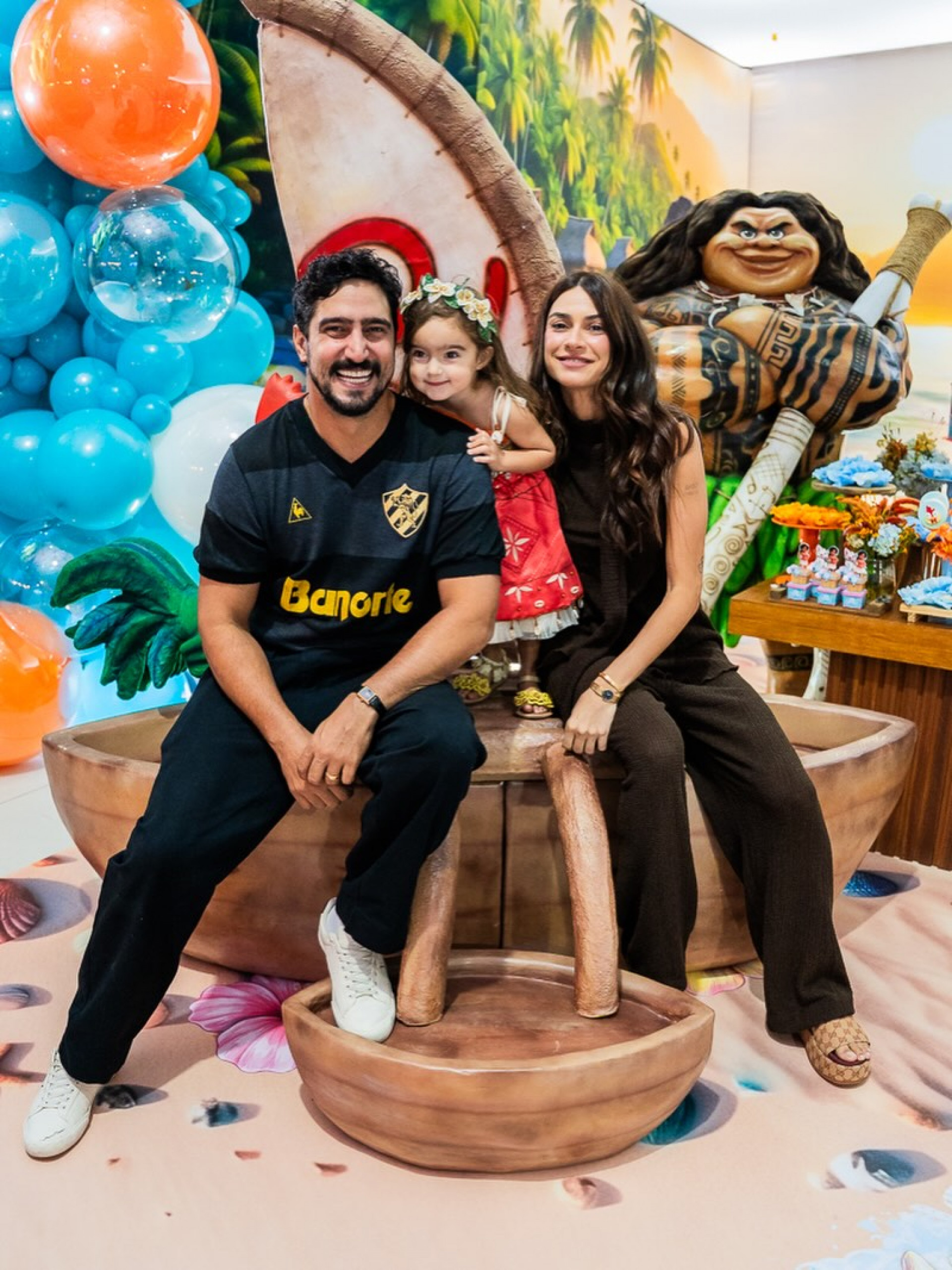 Thaila Ayala, Renato Góes e a filha - Reprodução / Instagram