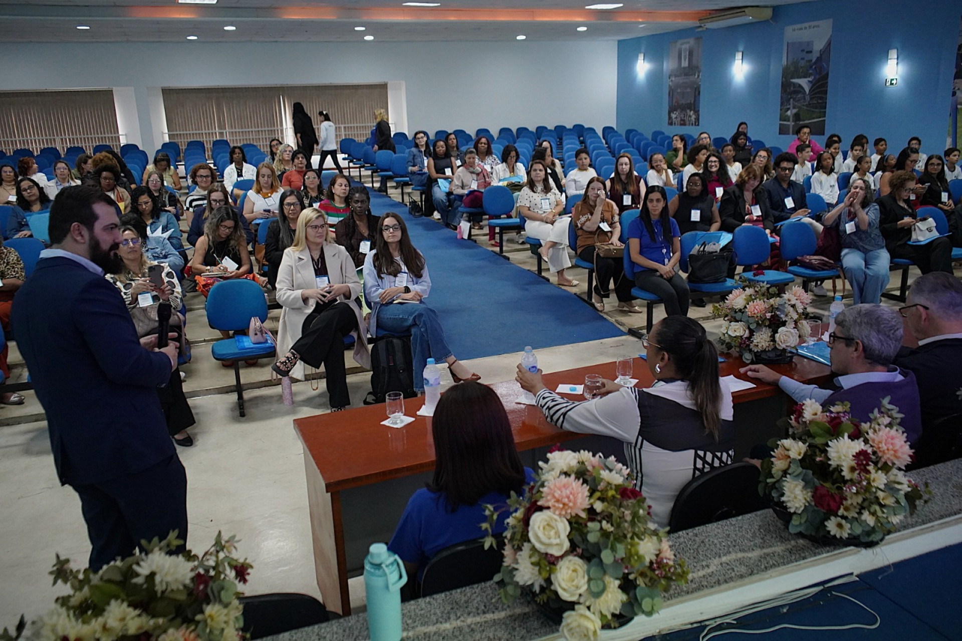 o evento foi realizado no auditório do UGB (Centro Universitário Geraldo Di Biase), no Aterrado