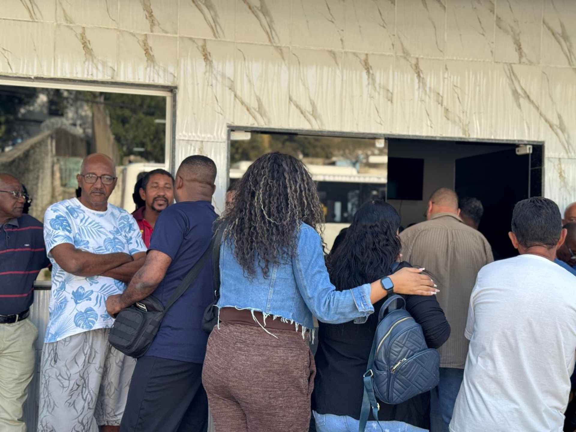 Familiares e amigos se despedem de Marcelo da Cruz Silva, morto a tiros por PMs - Thalita Queiroz / Agência O DIA