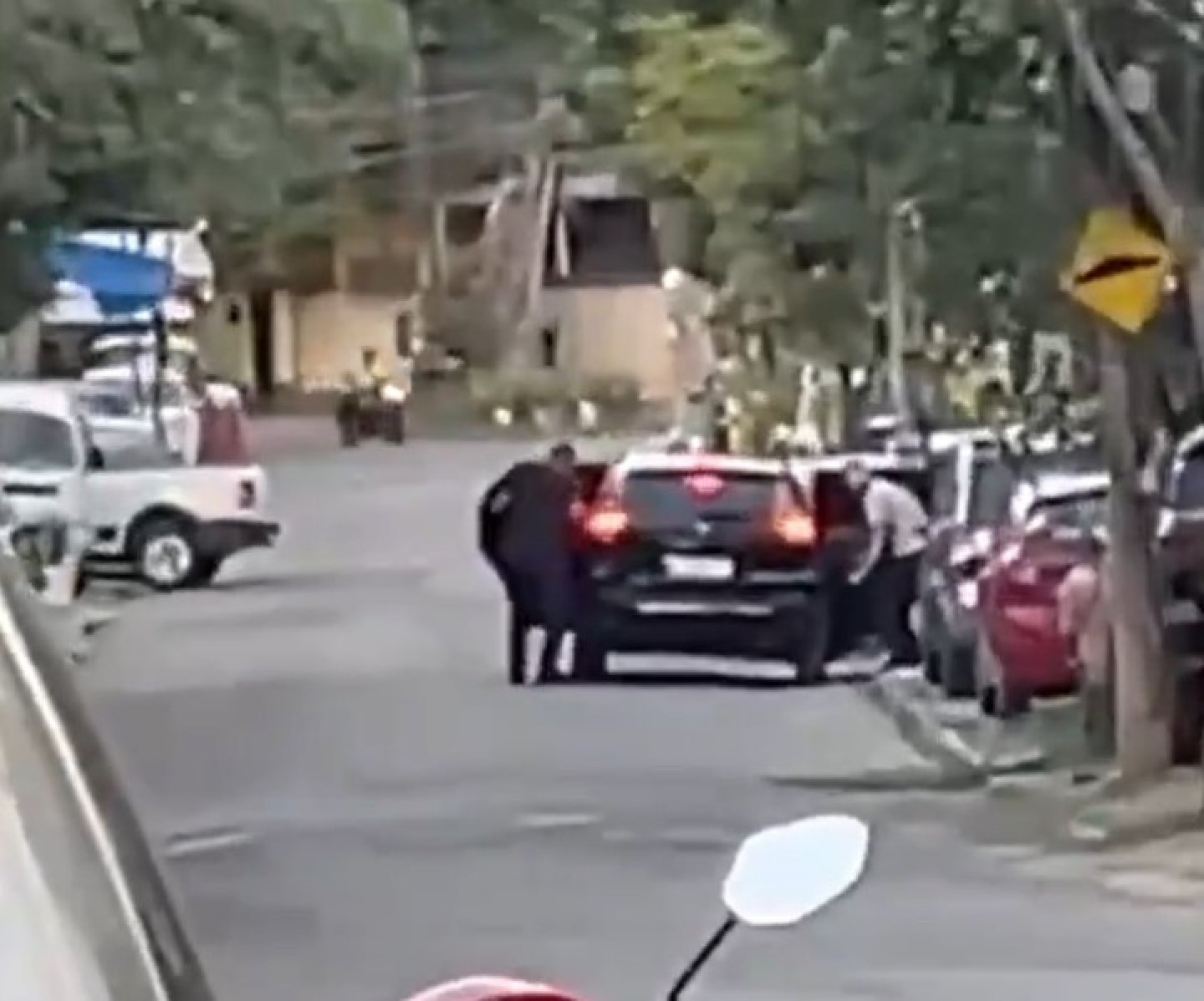 Subtenente da PM morre e três policiais são baleados em ataque no Tanque