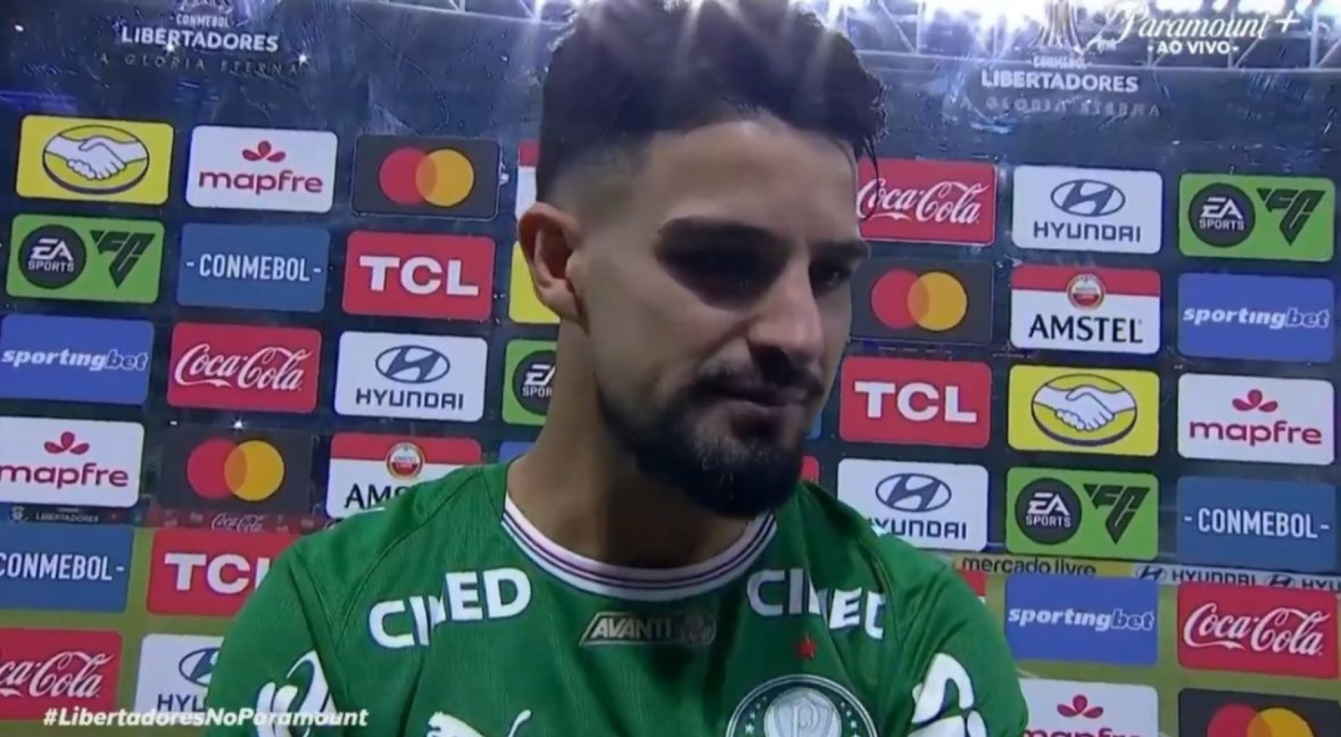 Atacante descobre que foi convocado para a Copa do Mundo em entrevista ao vivo