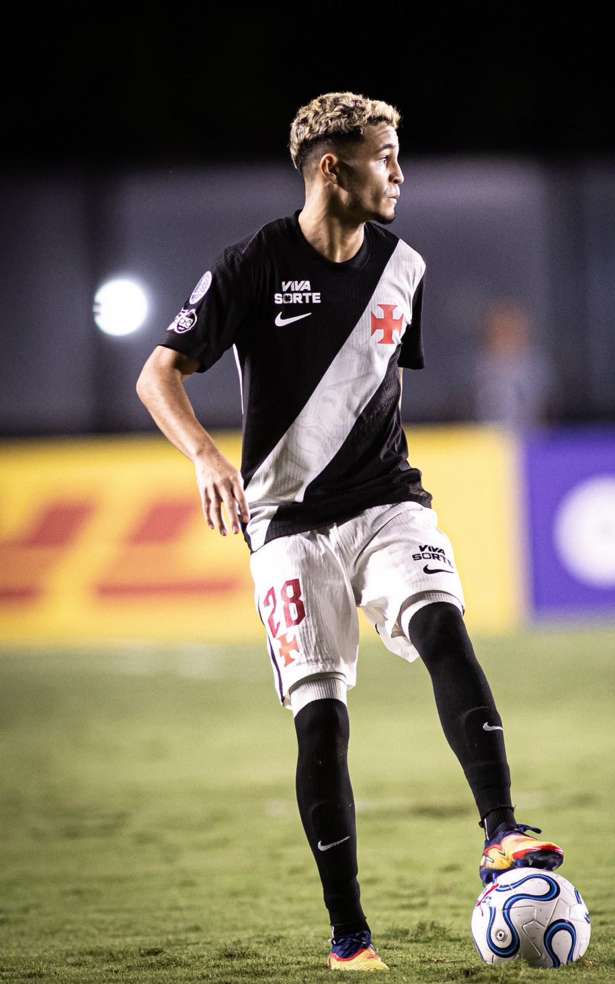Adson no jogo contra o Barracas Central, na &uacute;ltima quarta-feira (27) - Matheus Lima / Vasco