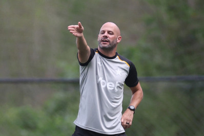 Franclim admite sonho de treinar clube europeu e cita convite do Botafogo: 'Não podia recusar'