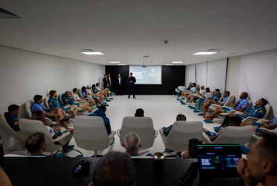Em preparação para a Copa, Seleção acompanha palestra sobre arbitragem e novas regras