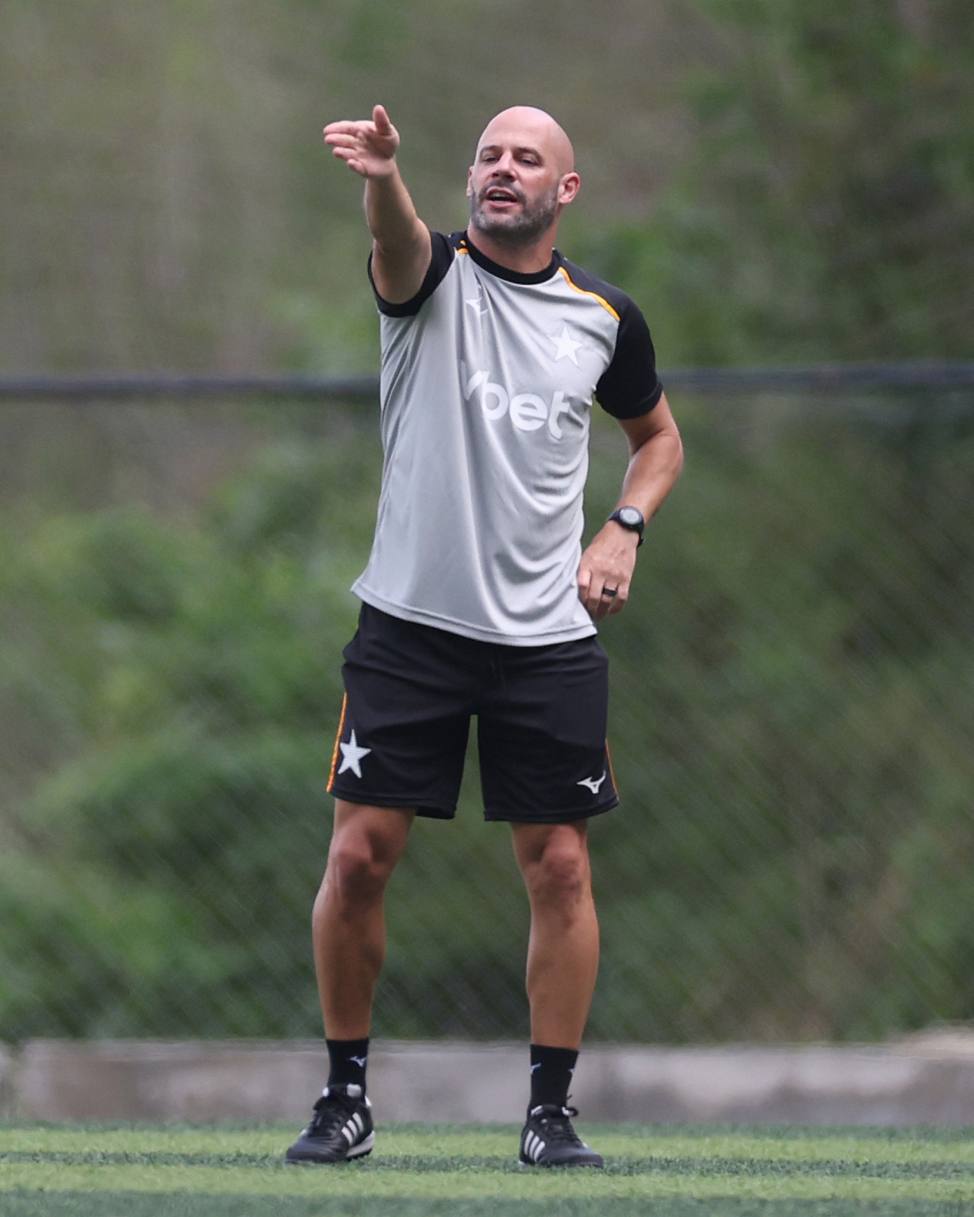 Franclim admite sonho de treinar clube europeu e cita convite do Botafogo: 'Não podia recusar'