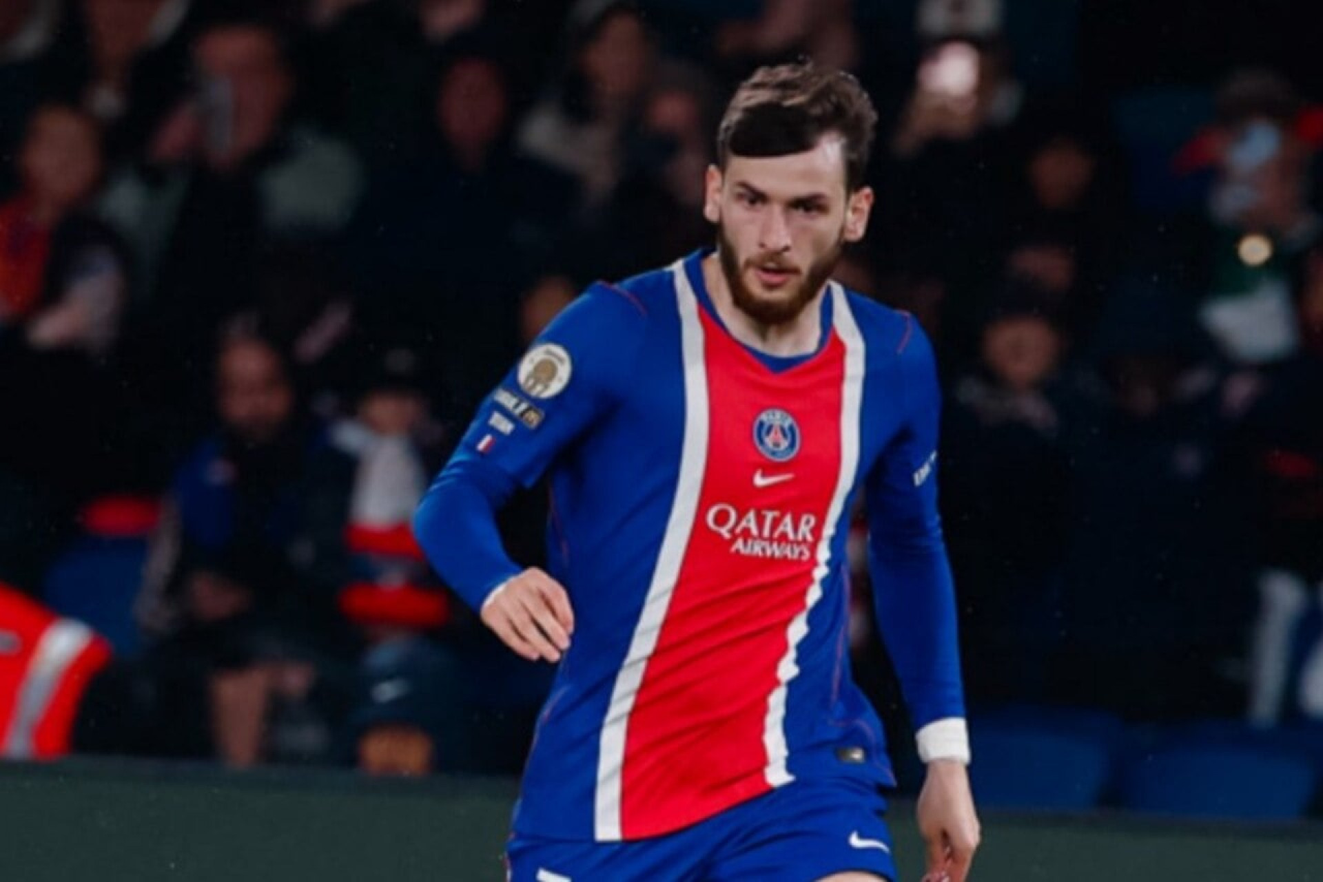 Finalistas da Champions, Arsenal e PSG est&atilde;o no Top-10 de camisas mais valiosas do mundo