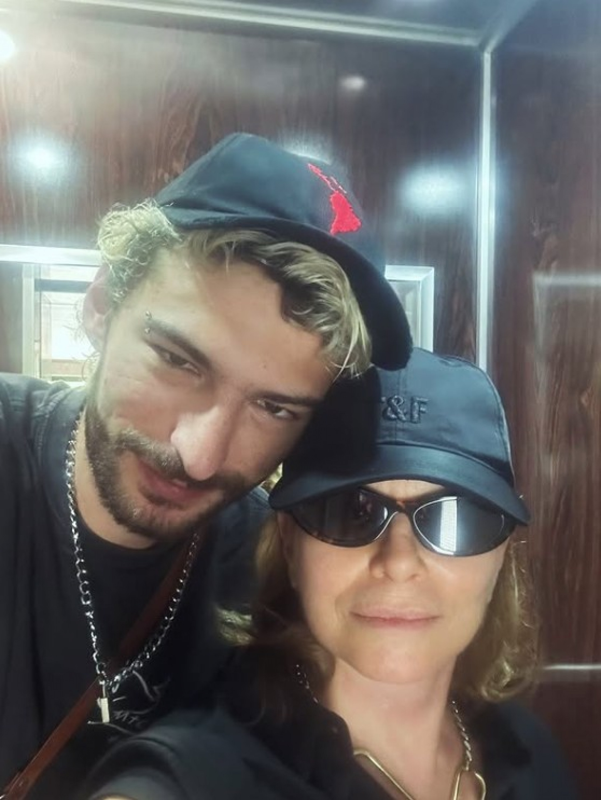 Débora Bloch mostra fotos raras com marido e filho em viagem para Portugal - Reprodução / Instagram