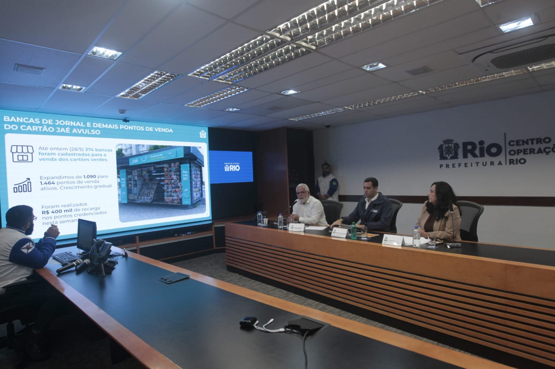 Prefeito Eduardo Cavaliere concedeu entrevista sobre fim do pagamento em dinheiro em ônibus - Reginaldo Pimenta / Agência O Dia