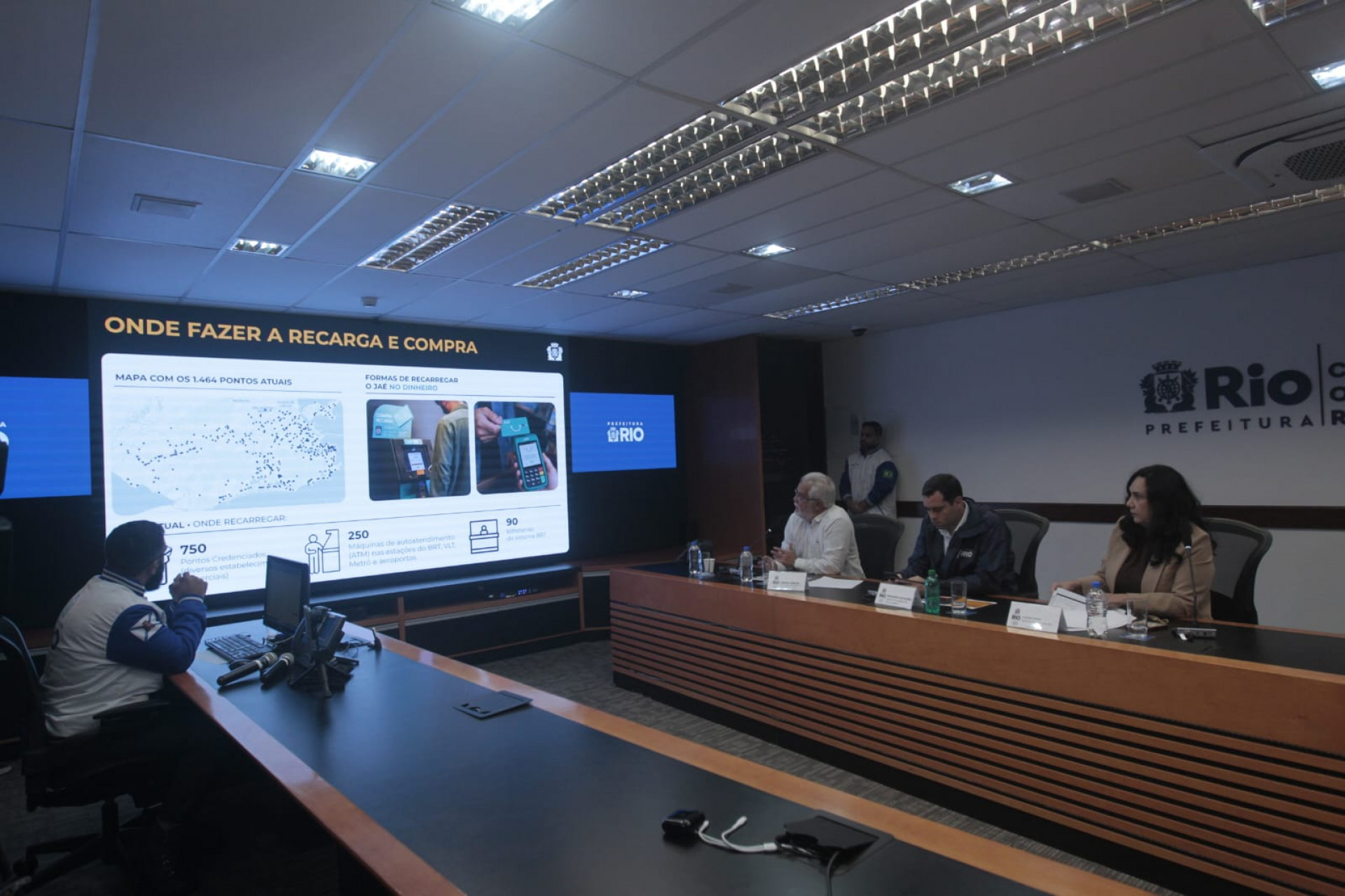 Prefeito Eduardo Cavaliere concedeu entrevista sobre fim do pagamento em dinheiro em ônibus - Reginaldo Pimenta / Agência O Dia
