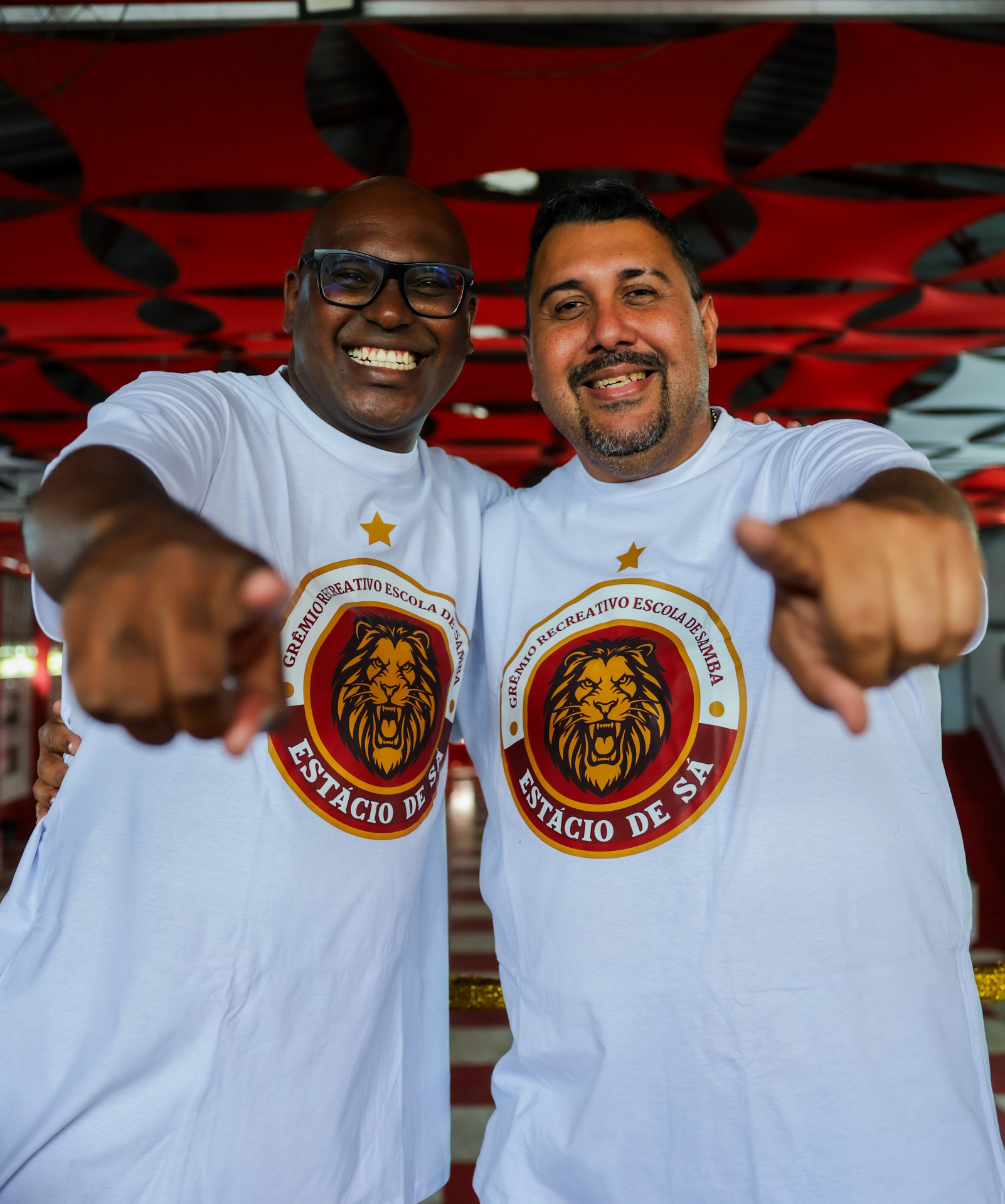 Diego Nicolau e Guto são a nova dupla de vozes oficiais da Estácio de Sá no Carnaval de 2027 - RAFAEL ARANTES
