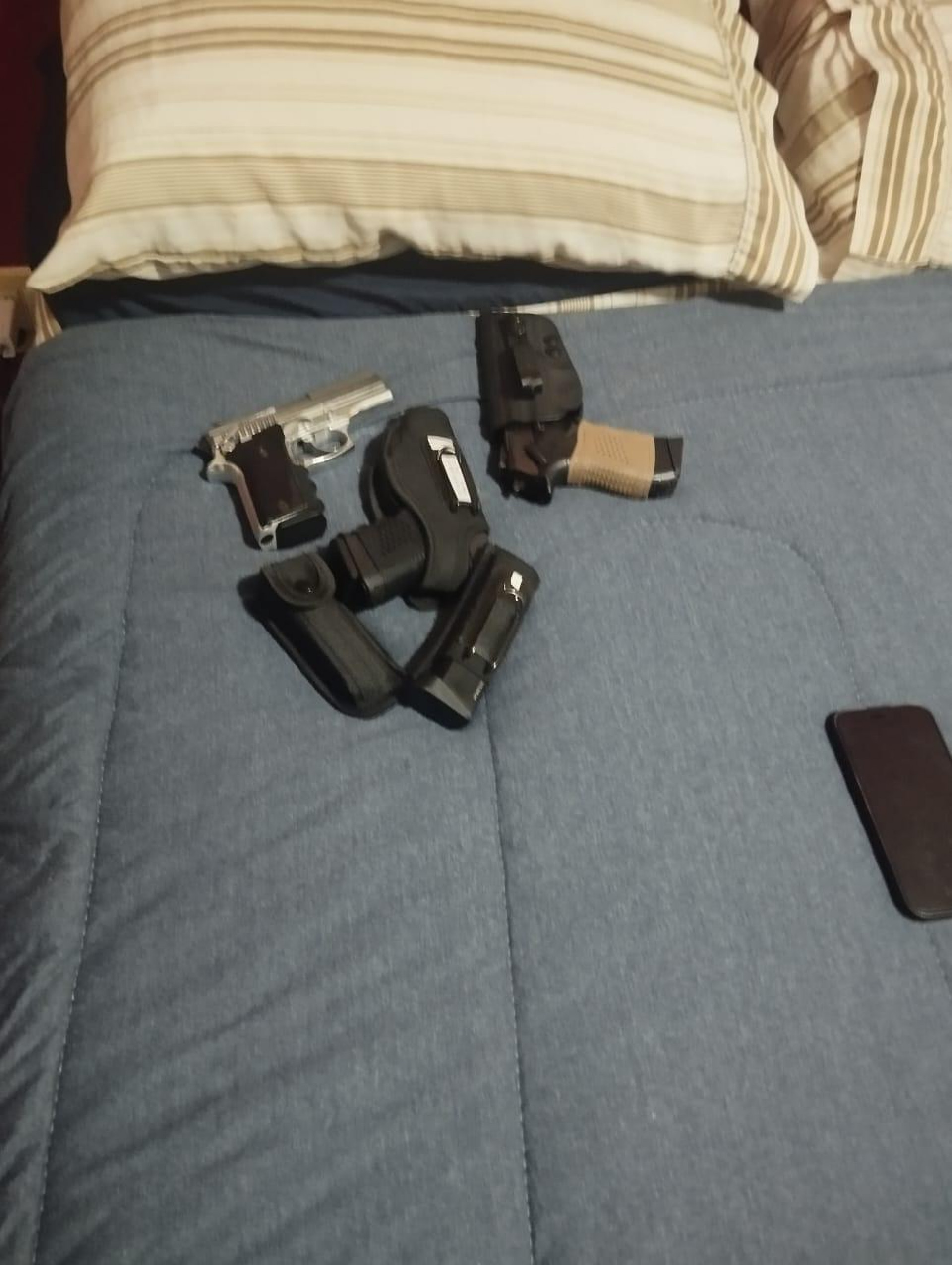 Armas e materiais da Polícia Judicial foram encontrados em endereços do suspeito - Divulgação / Polícia Federal